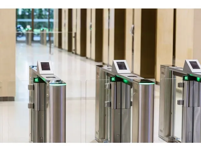 Installation systeme de controle d'acces biometrique ZKTeco